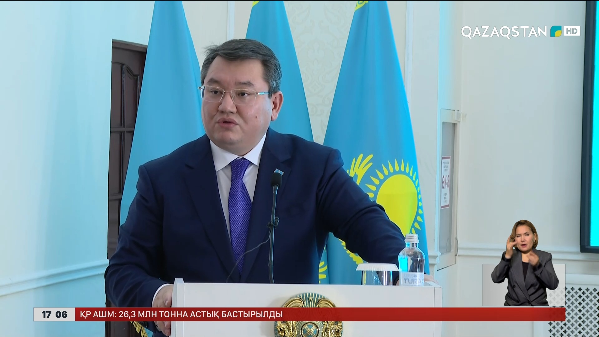 Қара әйелдің ашық кискасын жұлдыру