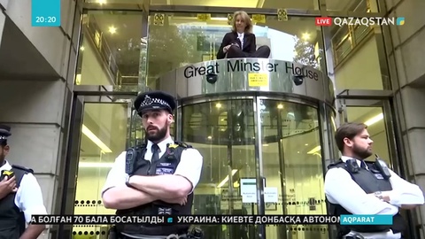 Ұлыбританияда экобелсенділер шерулге шығып жатыр