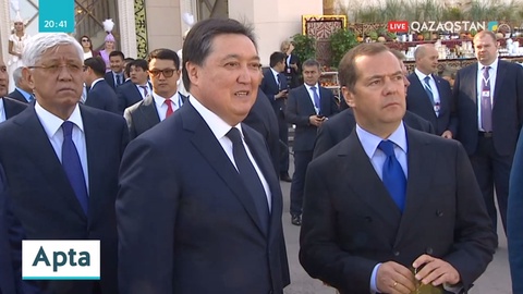 Премьер-Министр Асқар Мамин Ресей Үкіметінің Төрағасы Дмитрий Медведевпен кездесті