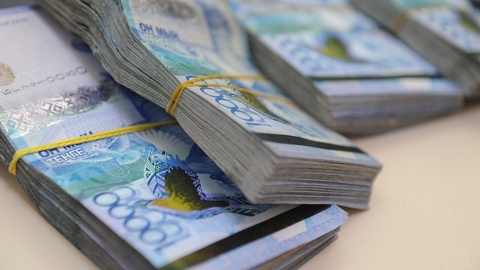 8 айда қазақстандықтар шетелге 460 млрд теңге аударған
