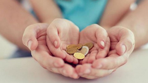 Жалақысы 1,2 млн теңге: Балаларына алимент төлемеген әке үйі мен көлігінен айырылды