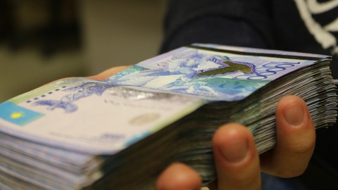 Қазақстанда орташа айлық жалақы 204 330 теңгені құрады