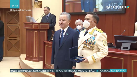 Нығматулин депутаттарға және Аппарат қызметкерлеріне мемлекеттік марапаттарды тапсырды