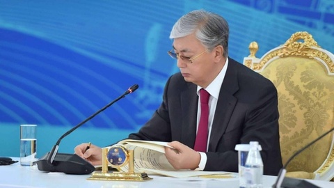 Жемқорлар мерзімінен бұрын босатылмайды: Президент заңға қол қойды