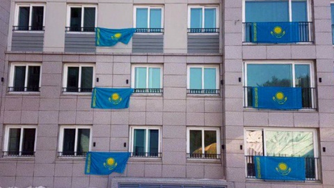 Мемлекеттік туды балконға ілуге рұқсат берілді