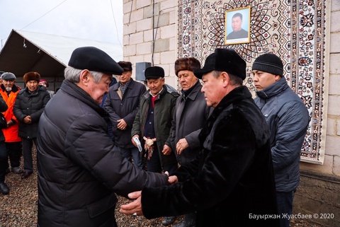Үкімет комиссиясы Қордай оқиғасынан қаза тапқан Дархан Әбдірахымның отбасына барды