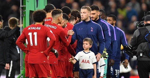 УЕФА коронавирусқа байланысты матч алдында қол алысу дәстүрін өткізуге тыйым салды