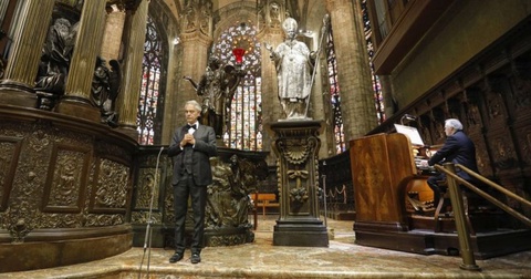 Андреа Бочелли Милан шіркеуінде онлайн-концерт берді