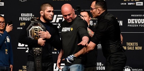 Нурмагомедов – Фергюсон жекпе-жегі бесінші рет кейінге шегірілді