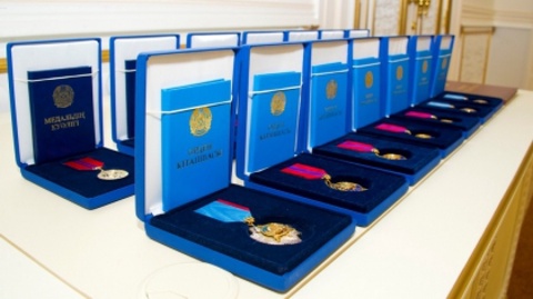 Президент әскерилер мен құқық қорғау саласының қызметкерлерін марапаттады