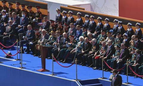 Президент Қызыл алаңда өткен әскери парадқа қатысты