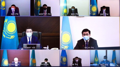 Асқар Мамин: Үкімет жаңа оқу жылының қарсаңында аса мұқтаж отбасылардан шыққан 500 мың оқушыны компьютермен қамтамасыз етеді