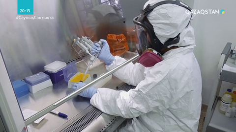 Асхат Аймағамбетов коронавирусқа қарсы отандық екпені салдырды