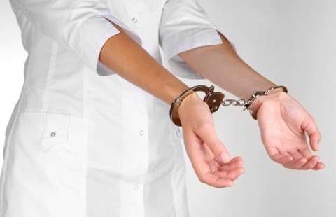 Дәрігерлер 705 литр антисептикті заңсыз сатуға әрекеттенген