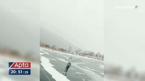 Элизабет Тұрсынбаева Бурабайда мұз үстінде Димаштың әніне би биледі