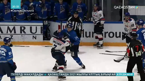 Хоккей: Дөрекілігі үшін қақпашы ойыннан қуылды