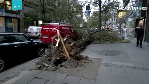 Еуропаның бір бөлігіне алапат дауыл соққы берді