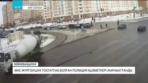 Елордада мас жүргізушіні тоқтатпақ болған полиция қызметкері жарақаттанды