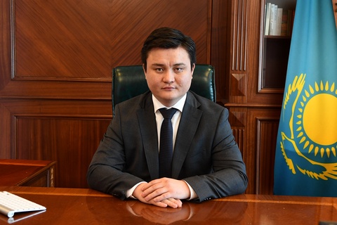 Қазақстанның ең жас министрі депутаттардан сөз естіді