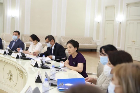 Өңірлерде азаматтық қоғамдастықпен отбасы институтын нығайту мәселелерін  талқылау басталды
