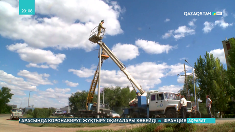 Оралда нөсерден қаланың жартысы жарықсыз қалды