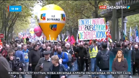 Франция астанасы Париж көшелеріне ондаған мың адам шықты