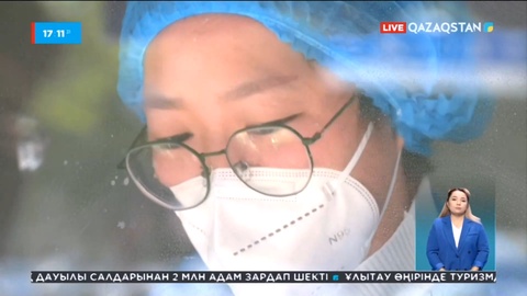 Шанхай тұрғындары кезекке тұрып, коронавирусқа қарсы тест тапсырып жатыр