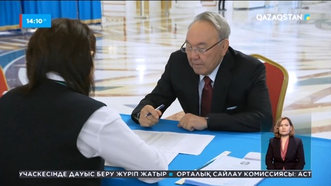 Нұрсұлтан Назарбаев №393 сайлау учаскісінде дауыс берді