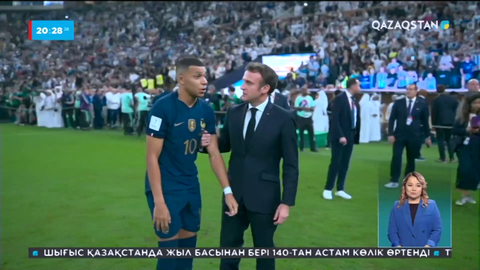 Франция президенті Мбаппені жұбатты