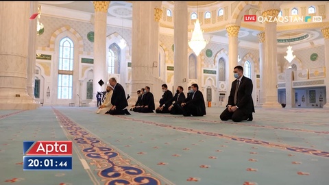 Президент қаңтар оқиғасы кезінде қайтыс болған азаматтардың рухына құран бағыштау рәсіміне қатысты