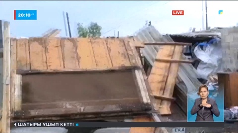 Көкшетауда дауылдан зардап шеккен тұрғындарға көмек көрсетіліп жатыр