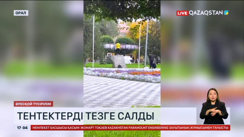 Оралда балалар Абай алаңындағы монументті теуіп, үстіне шығып секірген