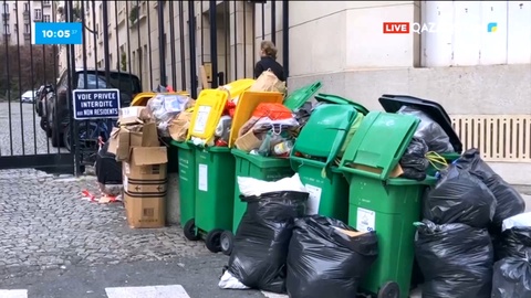 Париж көшелері шеруден кейін қоқысқа толды