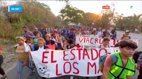 Мексикада мыңдаған мигрант ел астанасы Мехикоға аттанды