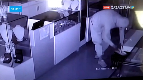 Астана қаласында зергерлік дүкенді тонаған екі күдікті ұсталды