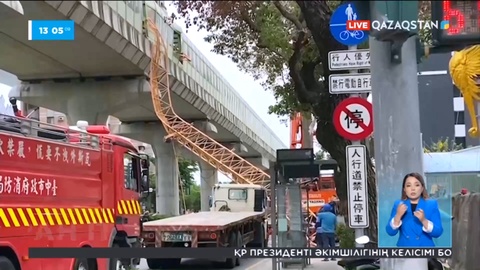 Тайваньда кран пойыздың жолына құлады