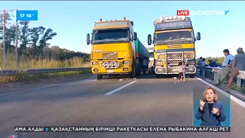 Боливияда фермерлер жолдарды бөгеді