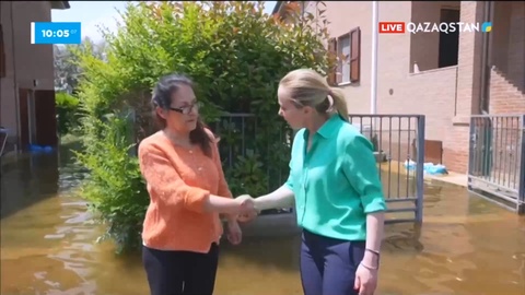 Италияда премьер-министр су басқан ауданға барды