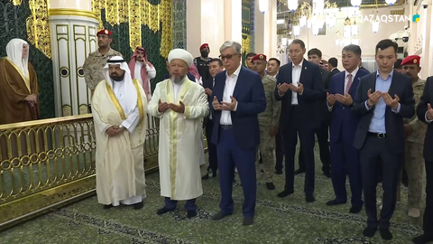 Мемлекет басшысы Мұхаммед пайғамбар мешітіне зиярат етті