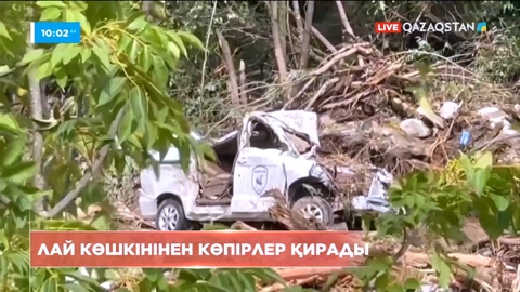 Қытайда лай көшкінінен көпірлер қирады