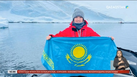 Оралдық триатлоншы Антарктиданың мұздай суынан жүзіп өтті