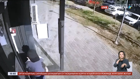 Елордада қасбеттің бөлігі баланың басына құлады