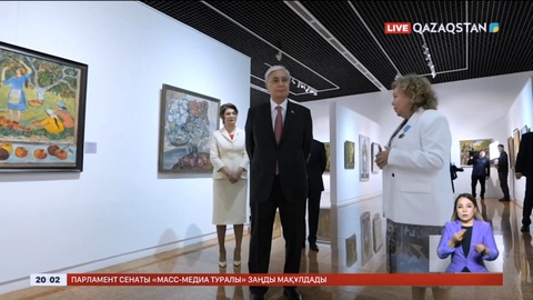 Президент Ұлттық музейдегі өнер туындылары көрмесін тамашалады