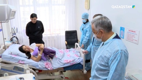 Ассамблея ардагерлері жас аналарға сый жасады