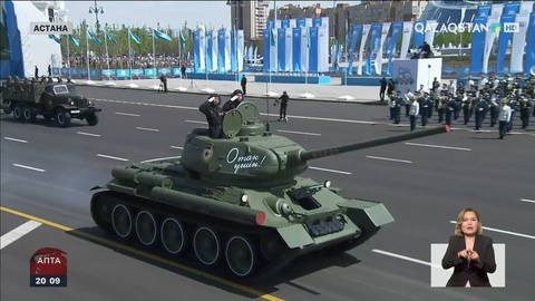 Мәңгілік ел алаңындағы қазақ әскері