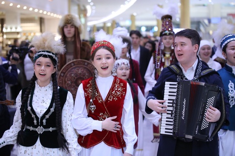 «Қазақстан» телерадиокорпорациясы «Ұлттық киім» шеруін өткізді