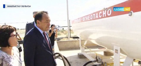 Облыс әкімі тапшылыққа байланысты газ құю бекеттерін аралап шықты