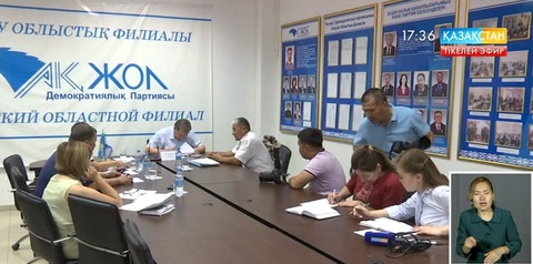 Жауын салдарынан үйі суға кеткен атыраулық тұрғын халық қалаулысынан баспана алуға көмектесуін сұрады