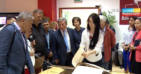 «Ұлы жібек жолындағы кітап басу» көрмесіне 100-ге жуық сирек кітаптар қойылған