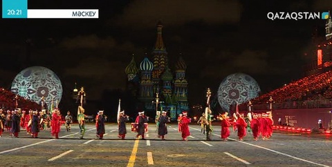 Қазақтың әскери музыканттары Қызыл алаңда